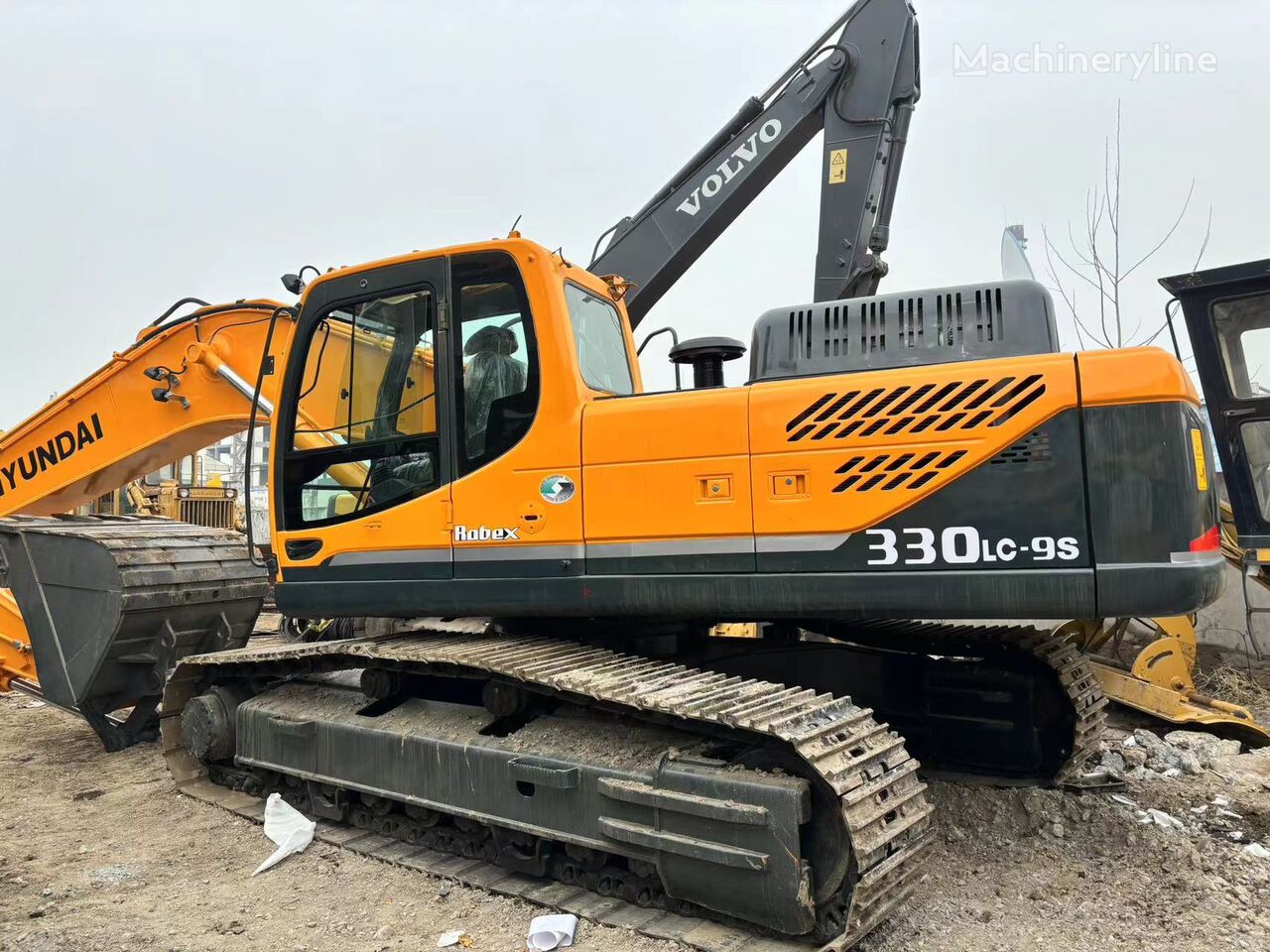 حفارة مجنزرة Hyundai R300 R305 R330