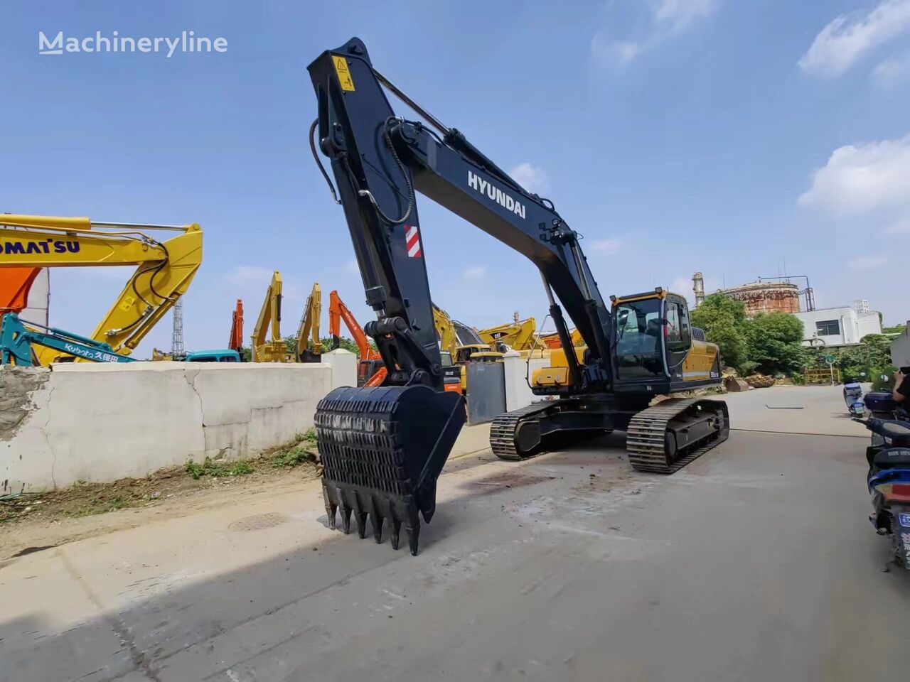 Hyundai R305LC-9T tracked excavator