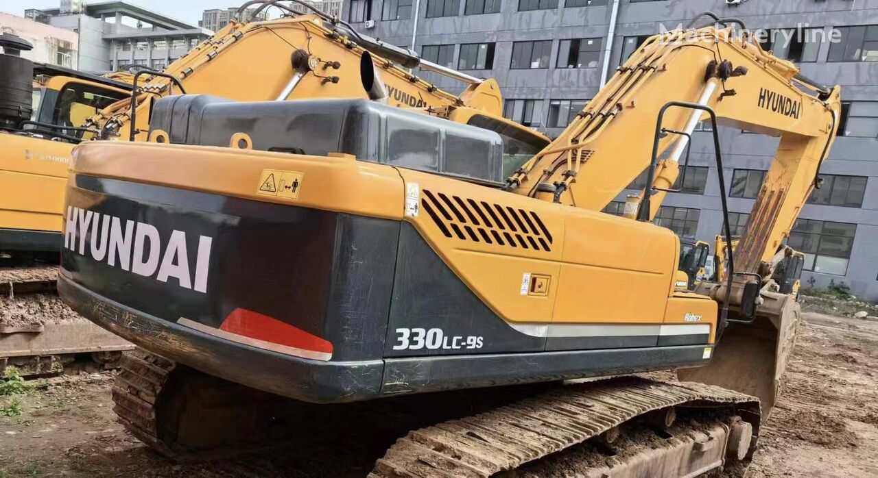 Hyundai R330 tracked excavator