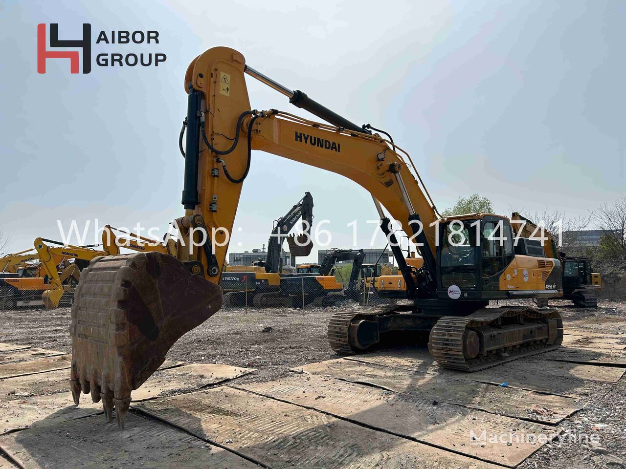 Hyundai R485LVS tracked excavator