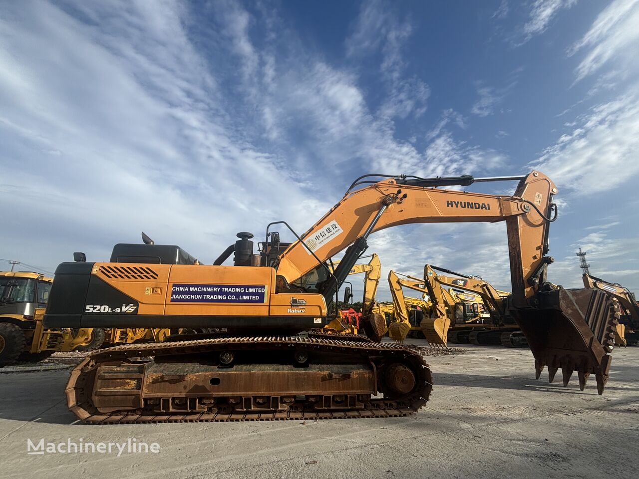 Hyundai R520L-9VS tracked excavator