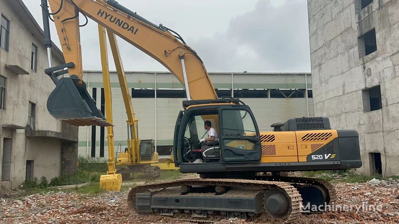 Hyundai R520LC-9 tracked excavator