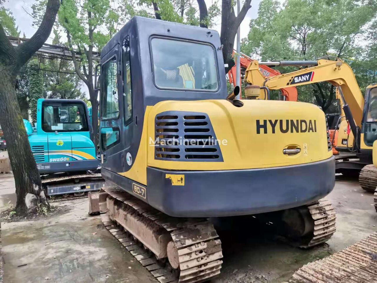 Hyundai R80-7 tracked excavator