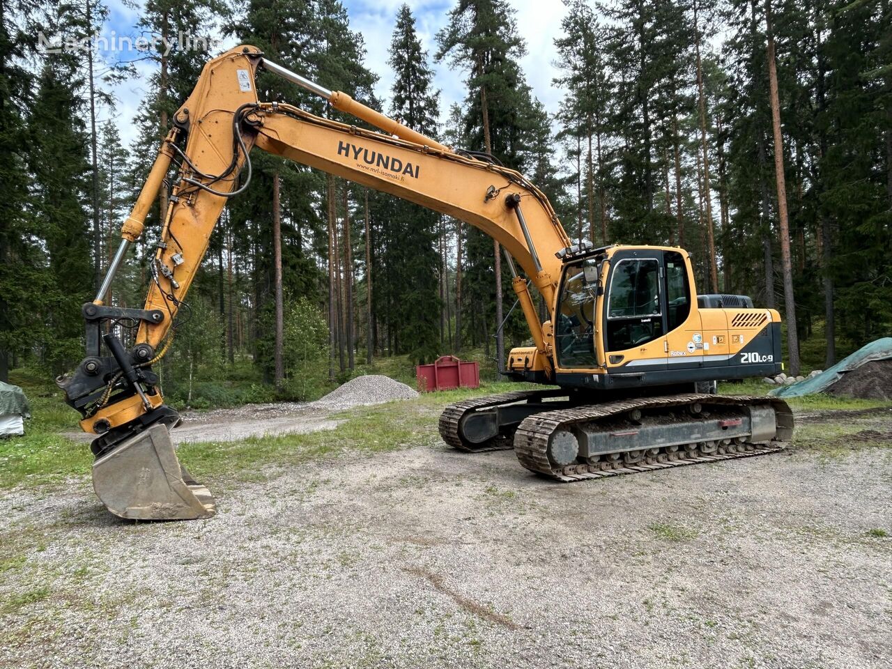 Hyundai Robex 210LC-9 tracked excavator