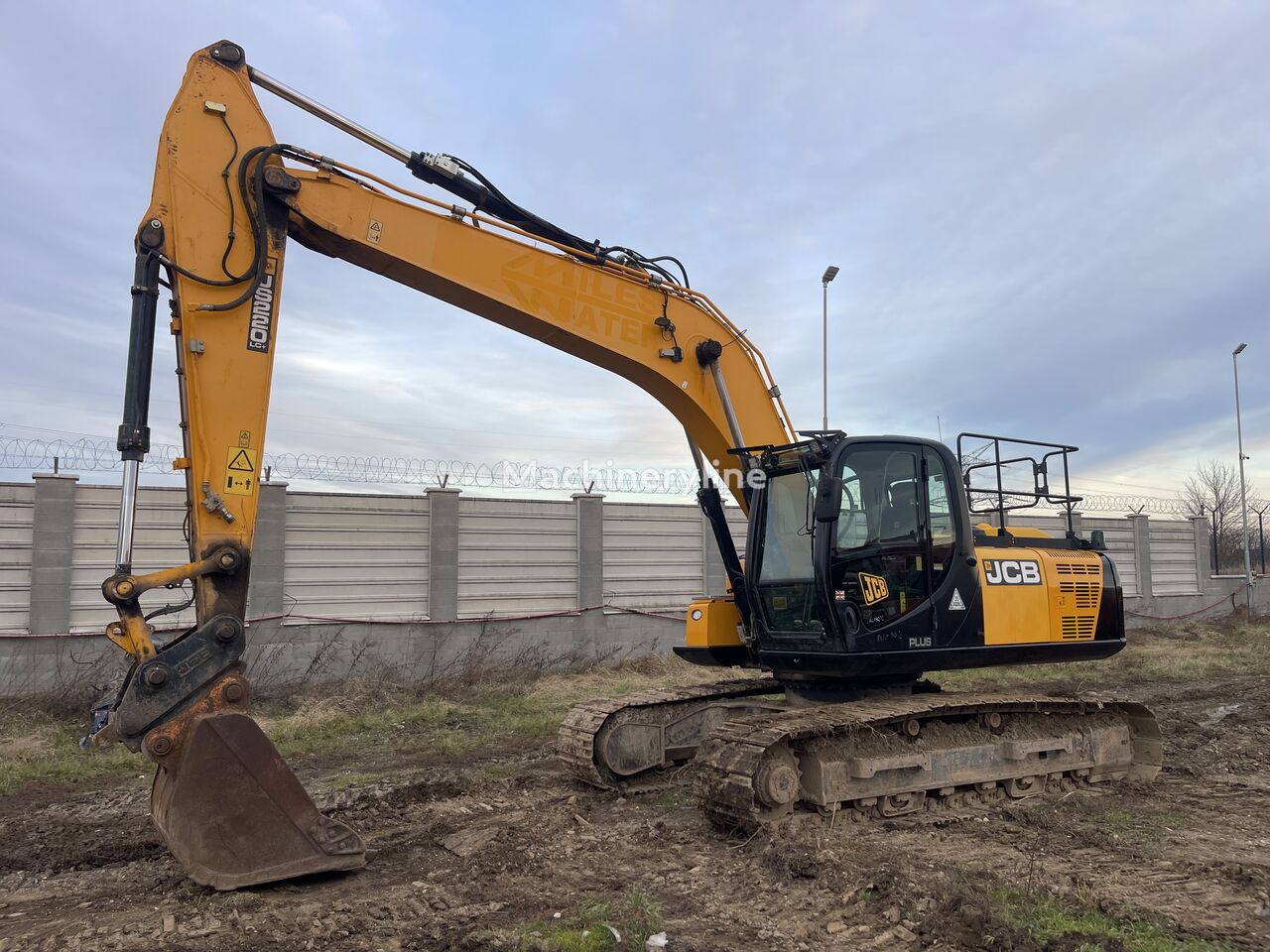 بیل مکانیکی ریلی JCB JS 220