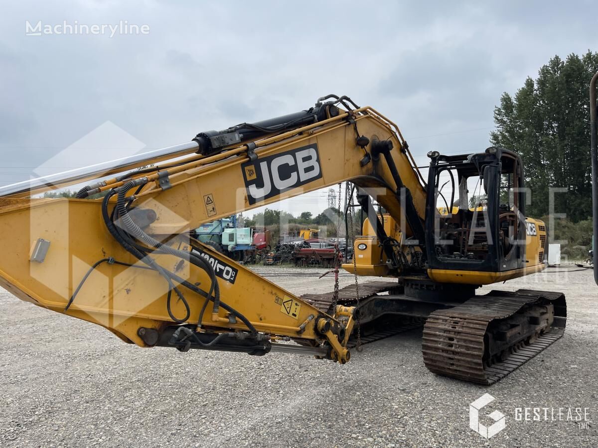 حفارة مجنزرة JCB JS210 بعد وقوع الحادث