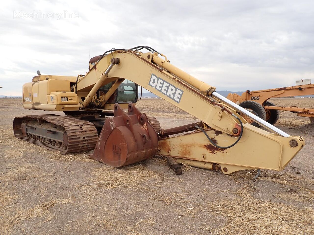 حفارة مجنزرة John Deere 200C LC