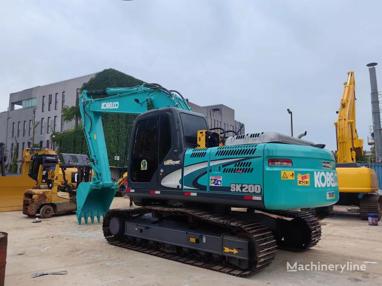 Гусеничный экскаватор Kobelco SK200 - Machineryline