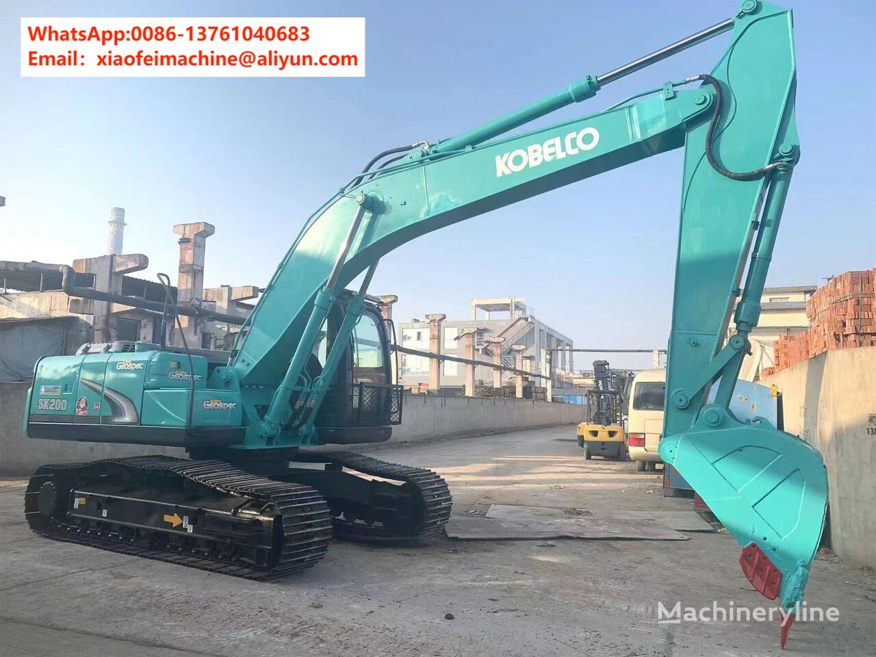 Kobelco SK200-8 tracked excavator