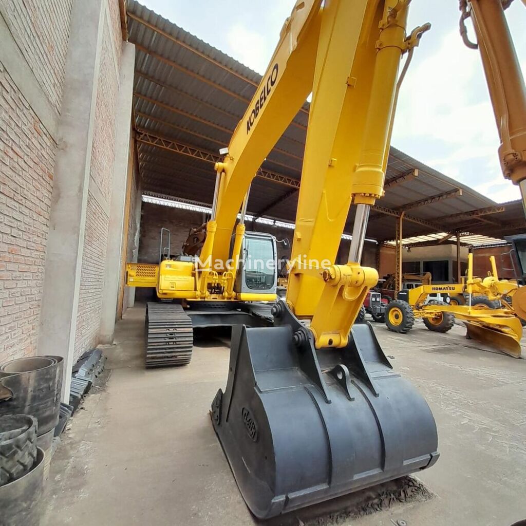 Kobelco SK330LC tracked excavator