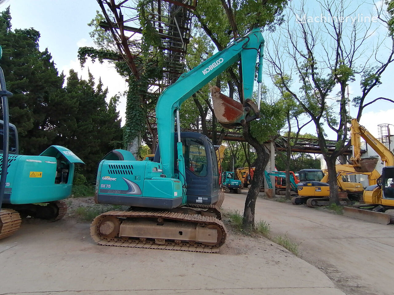 pelle sur chenilles Kobelco SK75-8