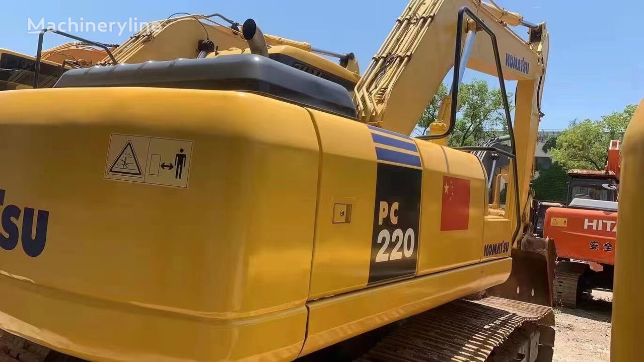 Komatsu 220-7 tracked excavator