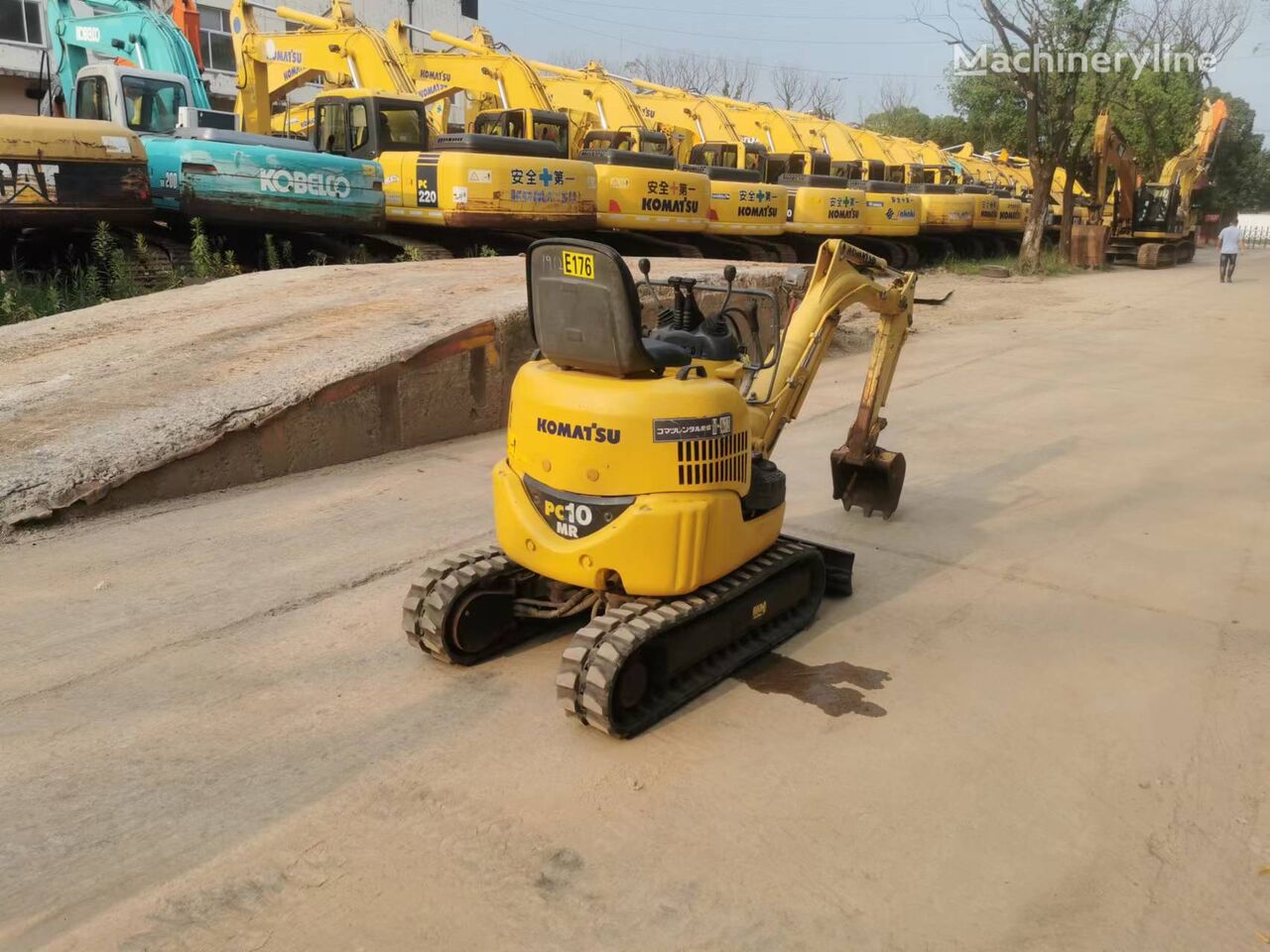 excavator dengan track Komatsu PC10MR