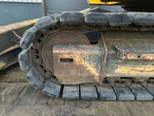 excavator dengan track Komatsu PC138-11