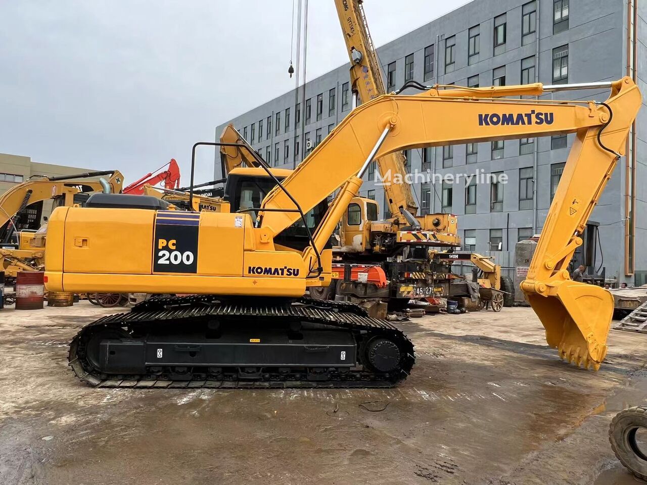 Komatsu PC200-7 tracked excavator for sale | Machineryline Komatsu PC200-7 tracked excavator - Machineryline