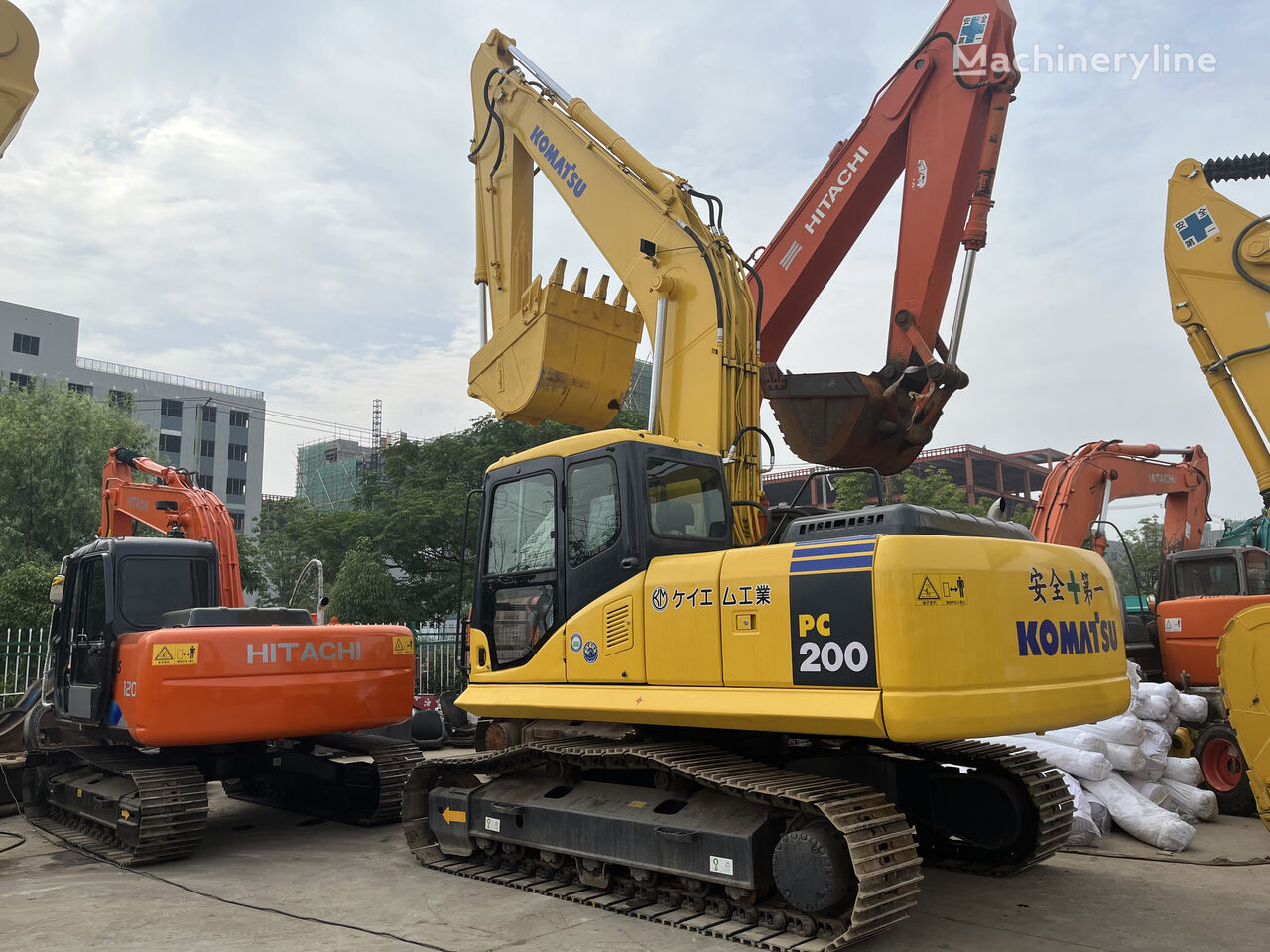 Komatsu PC200-7 PC200-8 tracked excavator