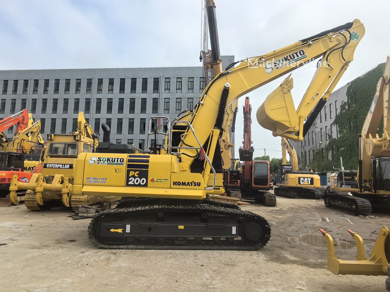 Pelle sur chenilles Komatsu PC200-8 à vendre | Machineryline MA Pelle sur chenilles Komatsu PC200-8 - Machineryline