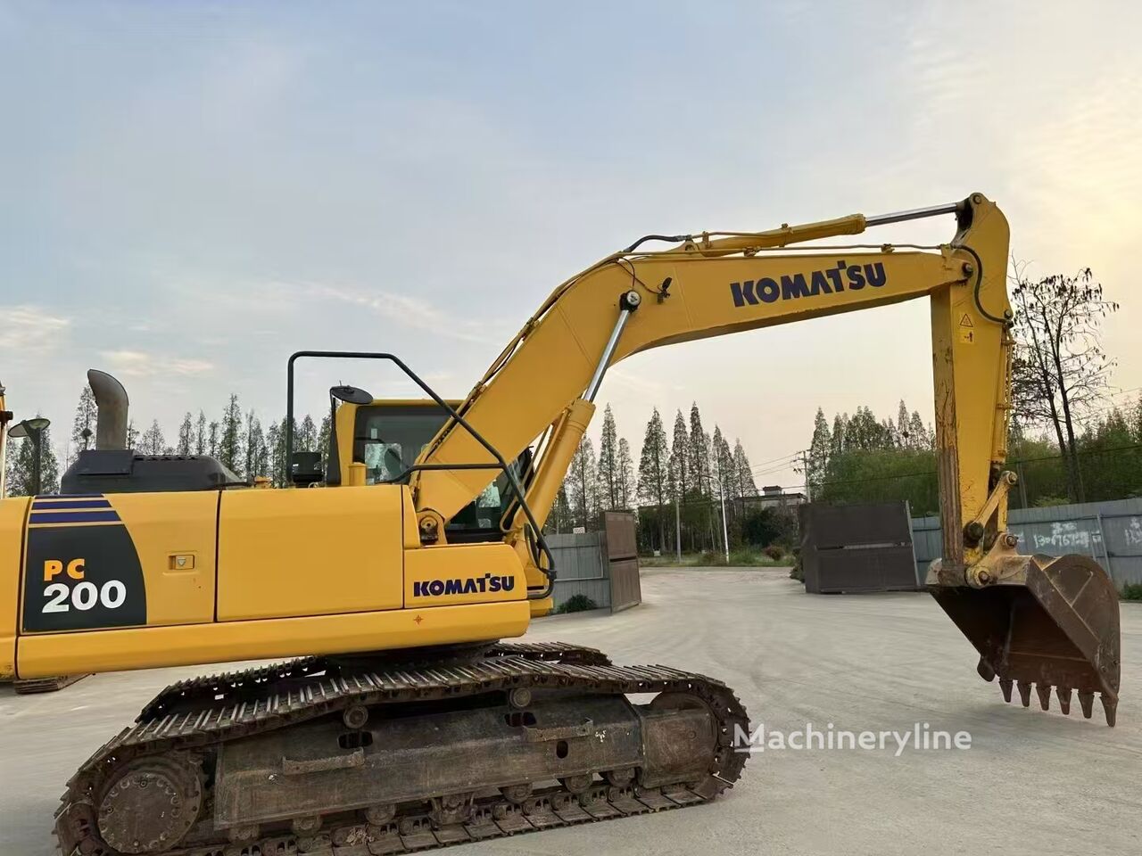Komatsu PC200-8MO bager gusjeničar - Machineryline