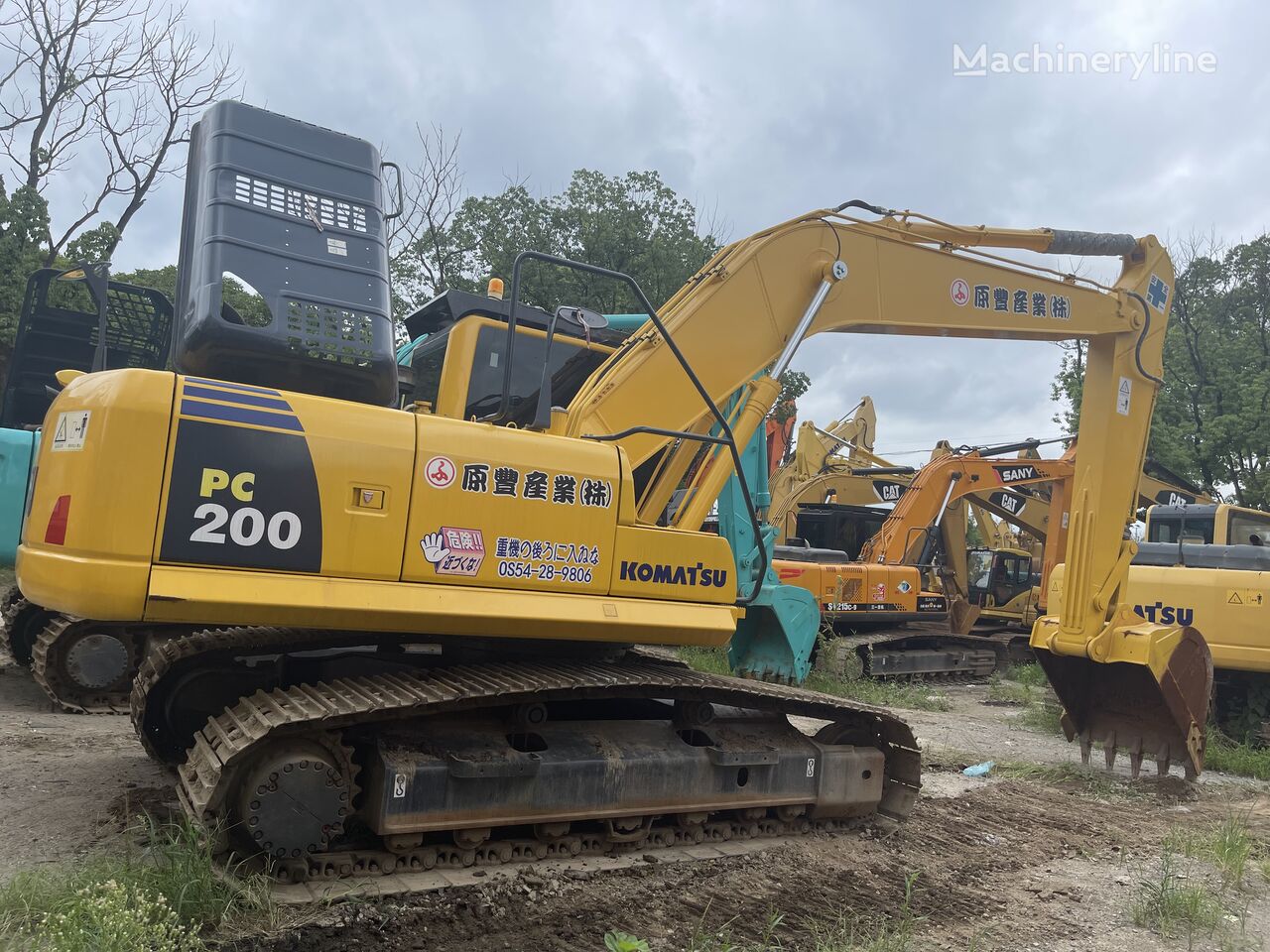 máy đào bánh xích Komatsu PC200-8N1