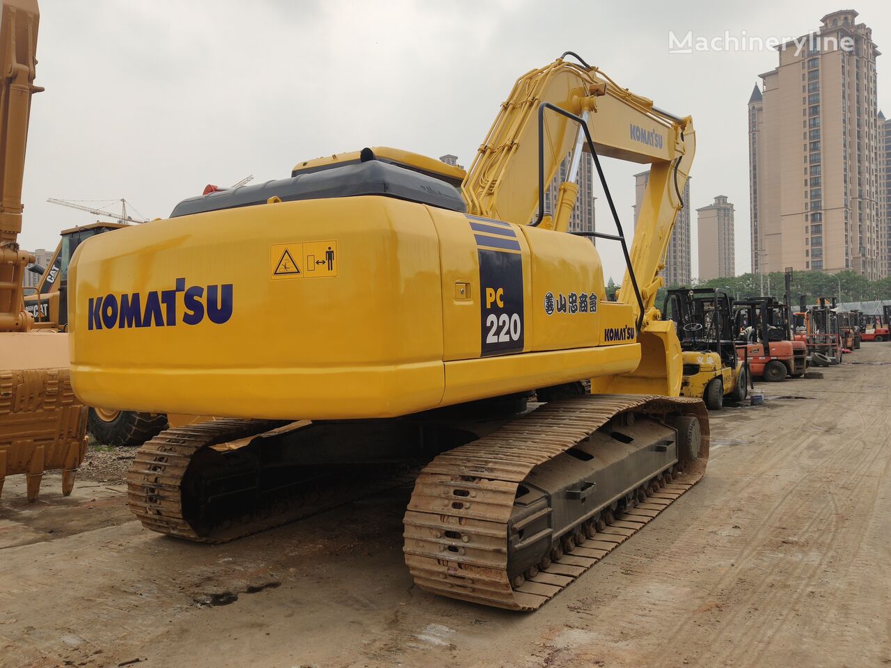 بیل مکانیکی ریلی Komatsu PC200 excavator from Japan and Komatsu pc220