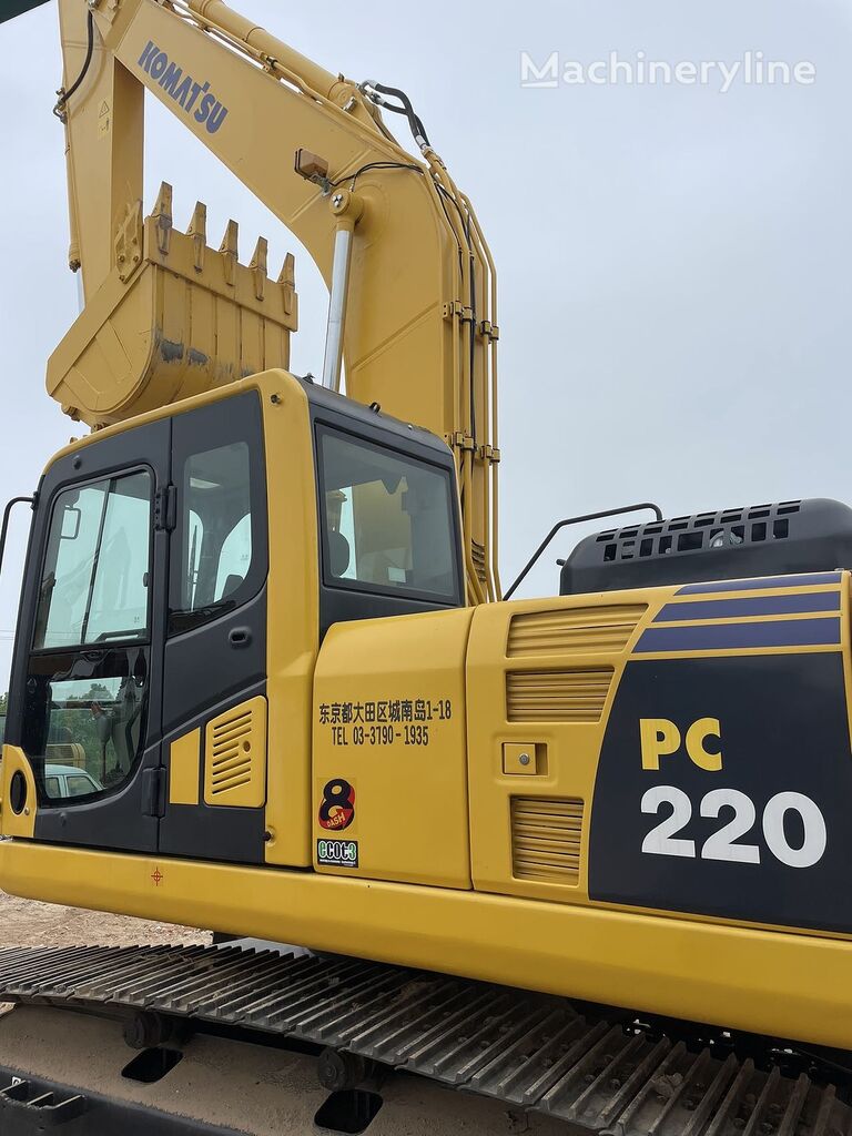 excavator dengan track Komatsu PC220-8