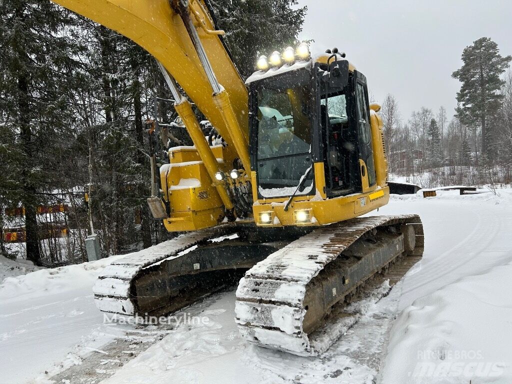 pelle sur chenilles Komatsu PC228 USLC-11