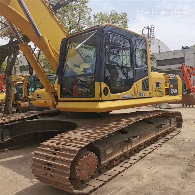 Komatsu PC240-8 rupsgraafmachine