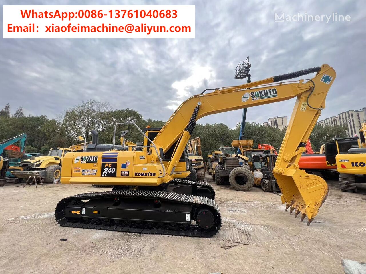 máy đào bánh xích Komatsu PC240-8