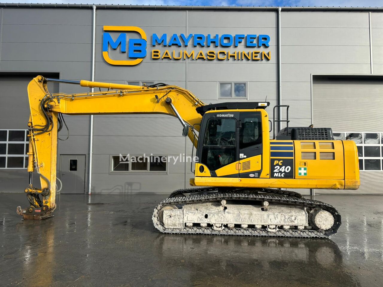 pelle sur chenilles Komatsu PC240NLC-11 endommagée