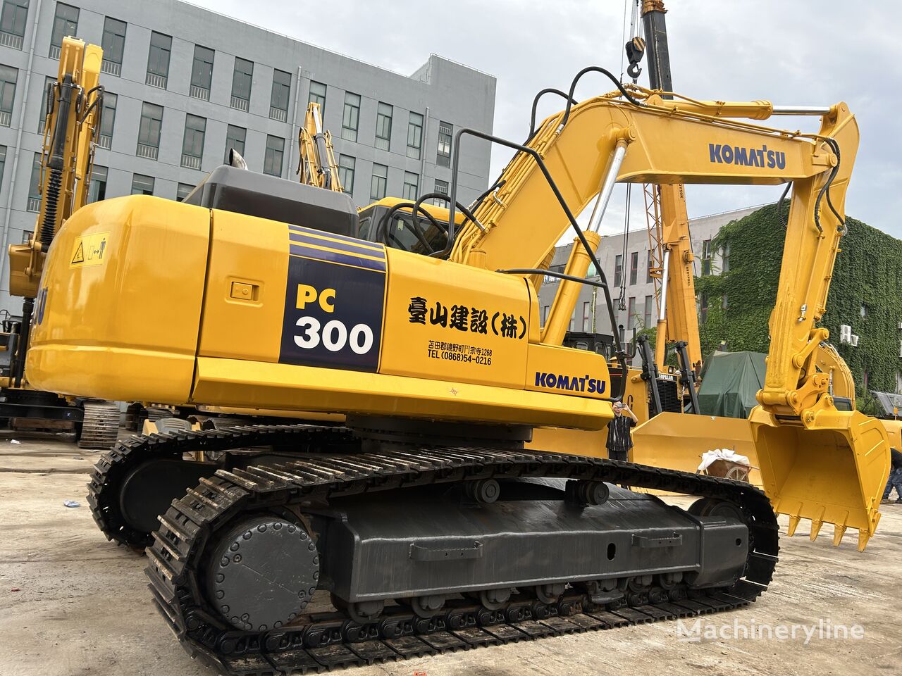 حفارة مجنزرة Komatsu PC300-7