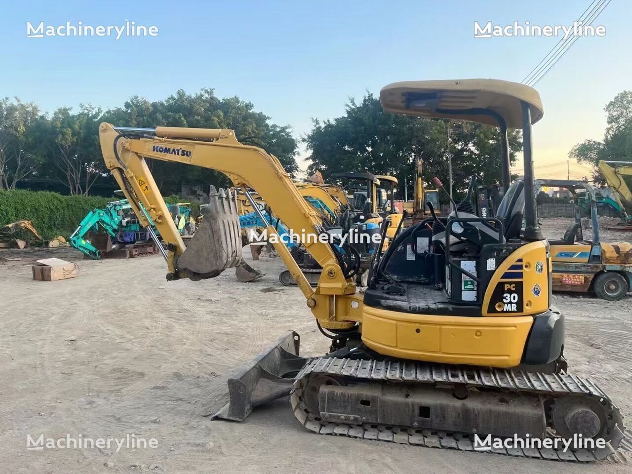 excavator dengan track Komatsu PC30MR