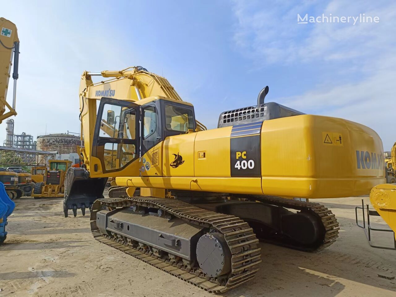 Komatsu PC400-7 tracked excavator