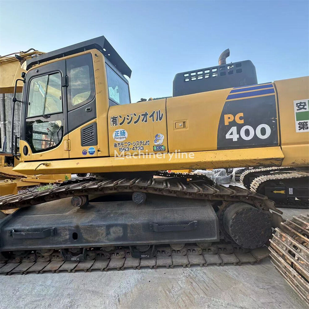 Komatsu PC400-8 tracked excavator