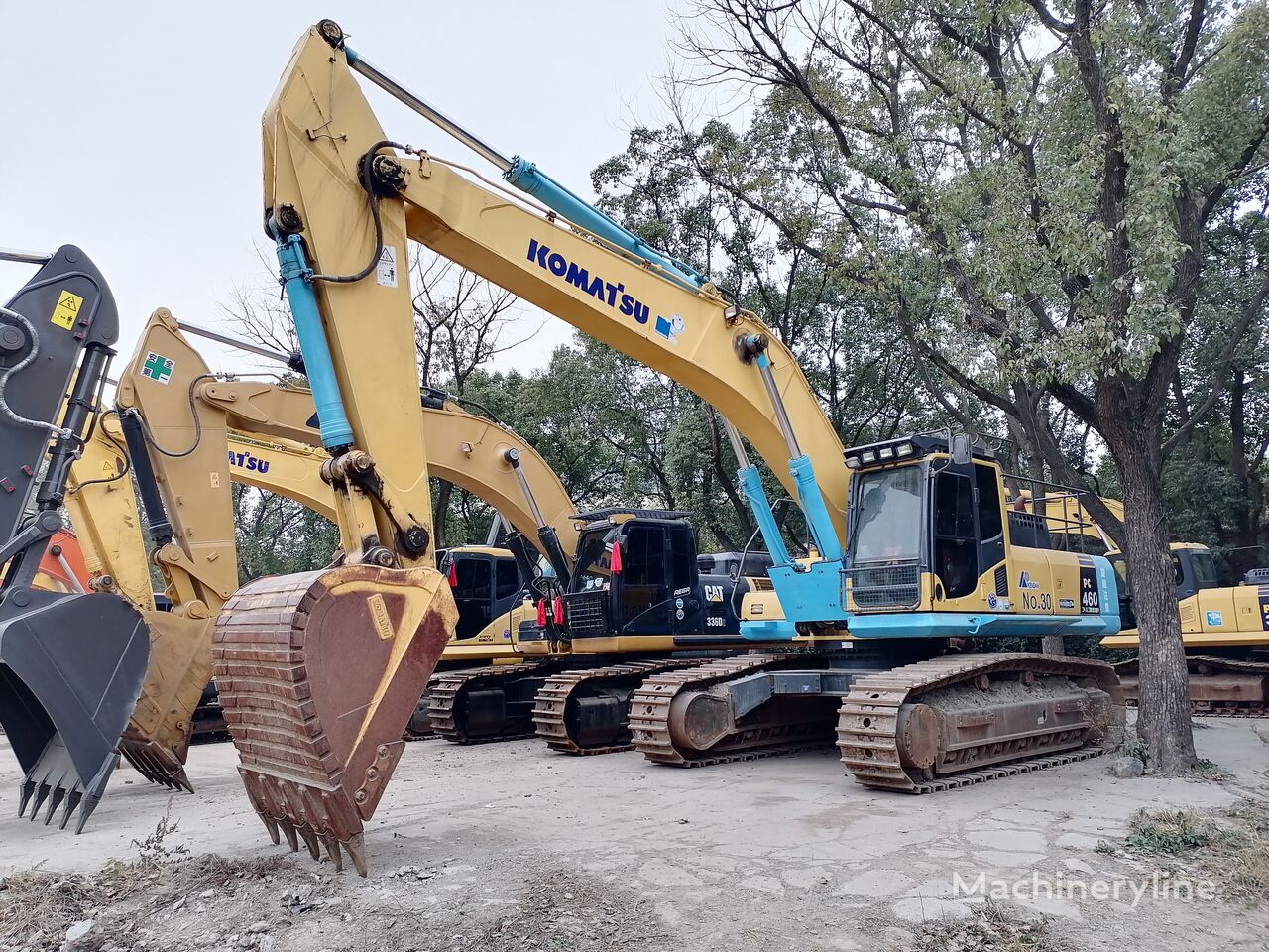 excavator dengan track Komatsu PC460-8