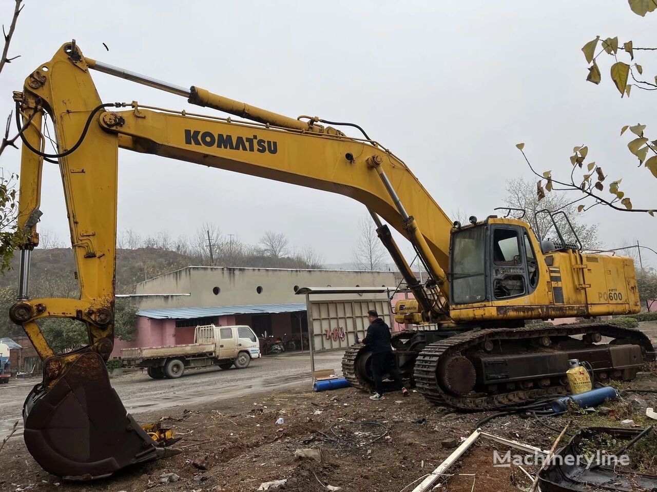 Komatsu PC600 bager guseničar