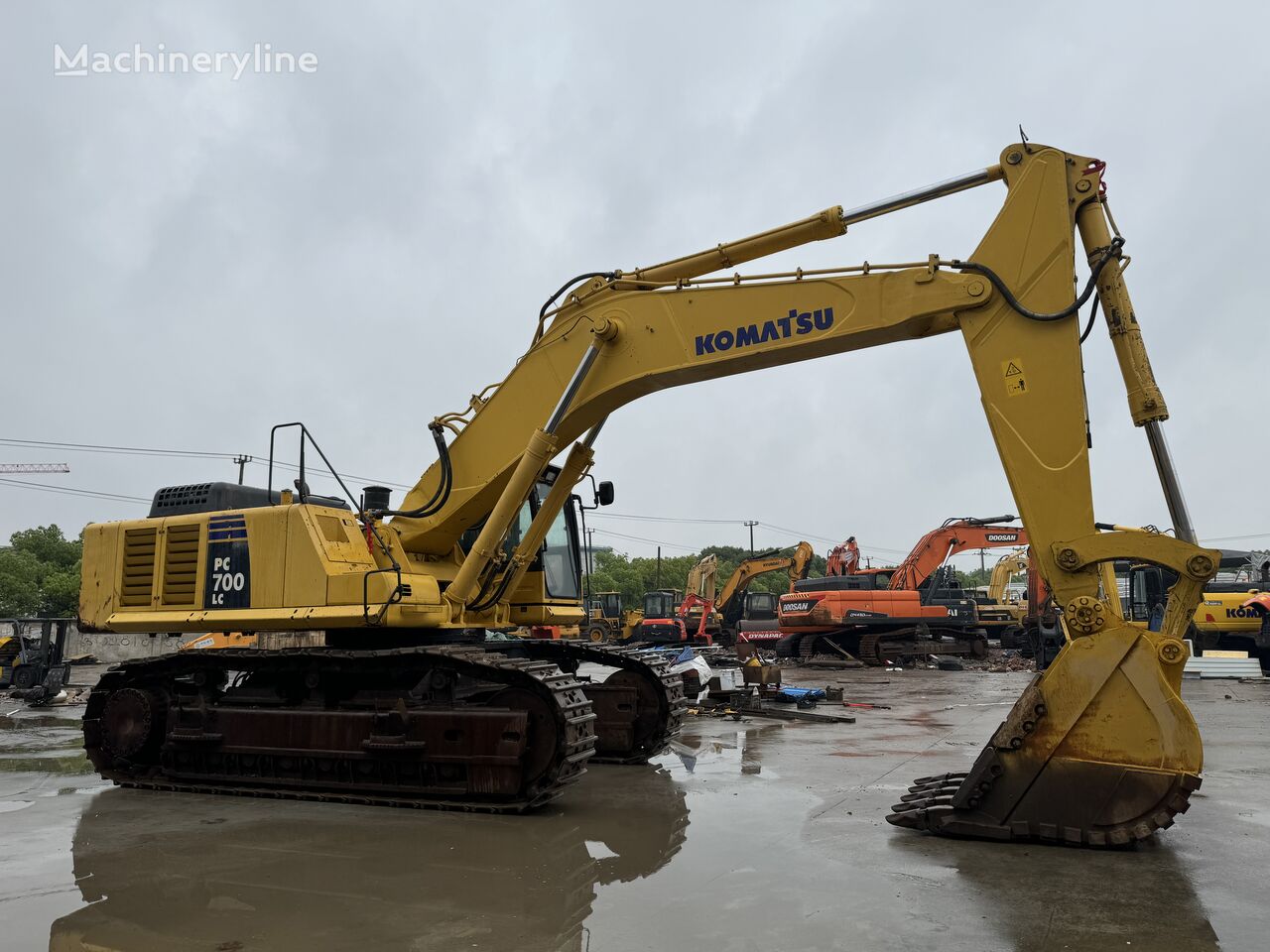 حفارة مجنزرة Komatsu PC700