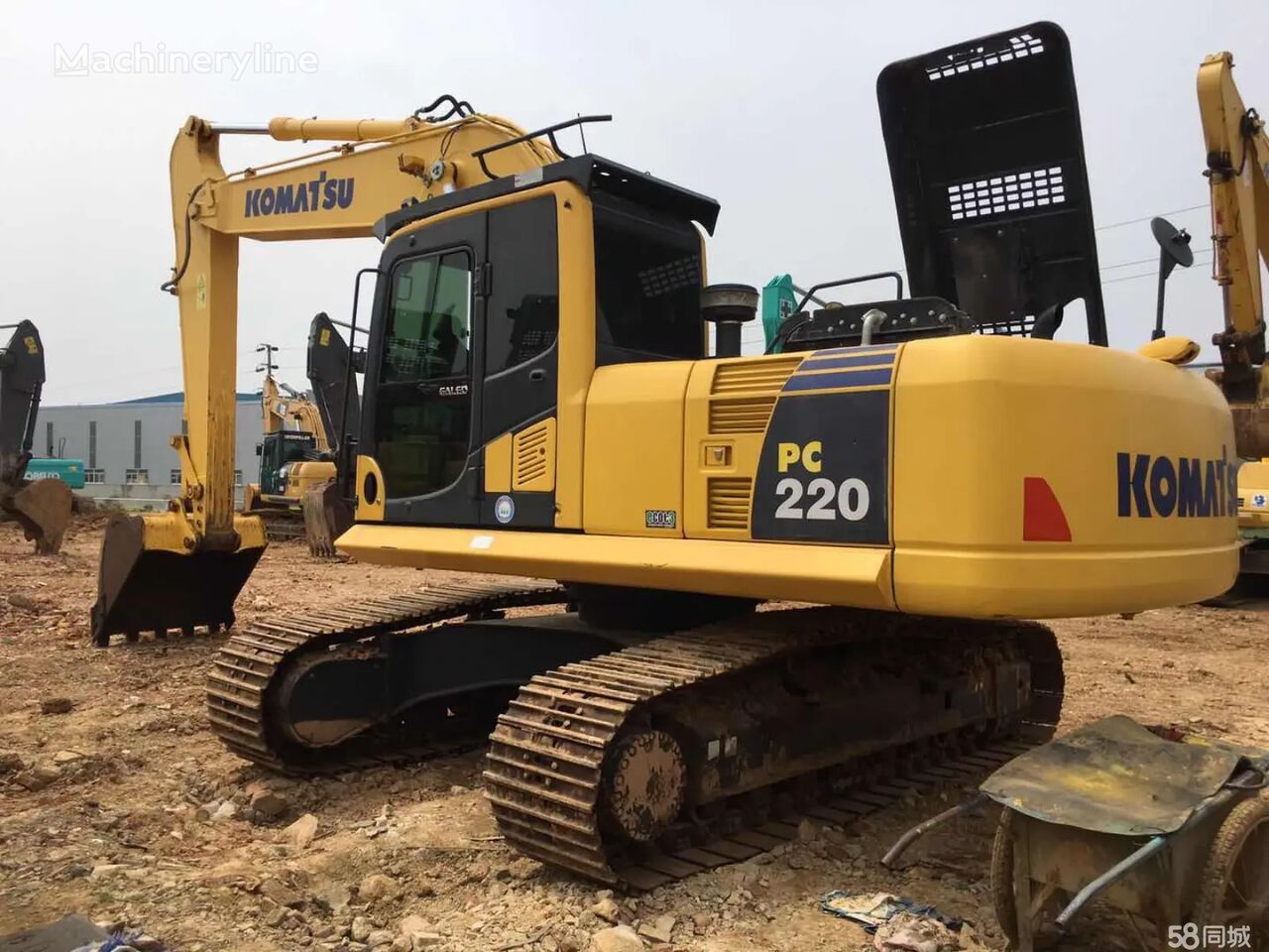 حفارة مجنزرة Komatsu komatsu pc200 excavator