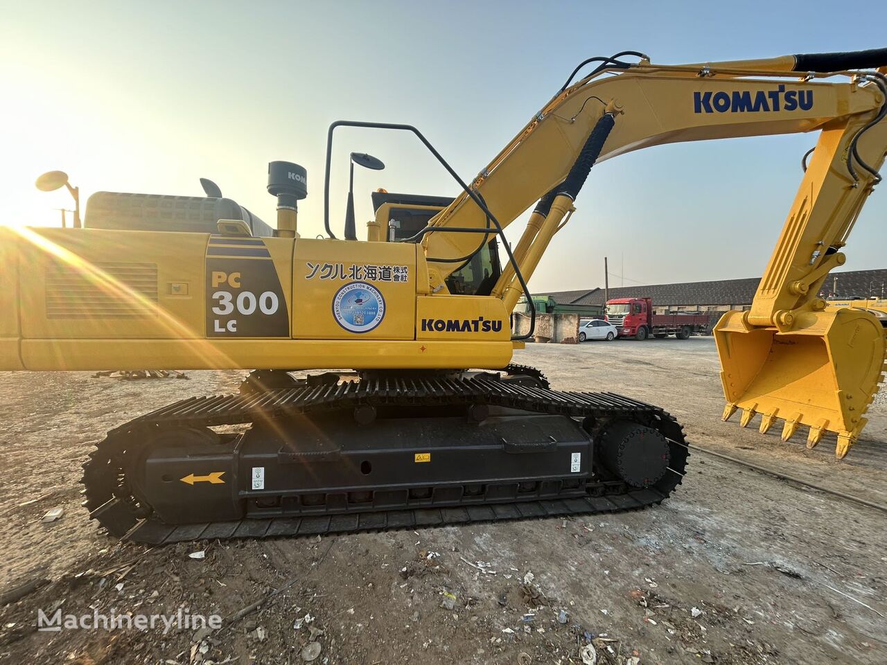 Komatsu pc300-8 tracked excavator