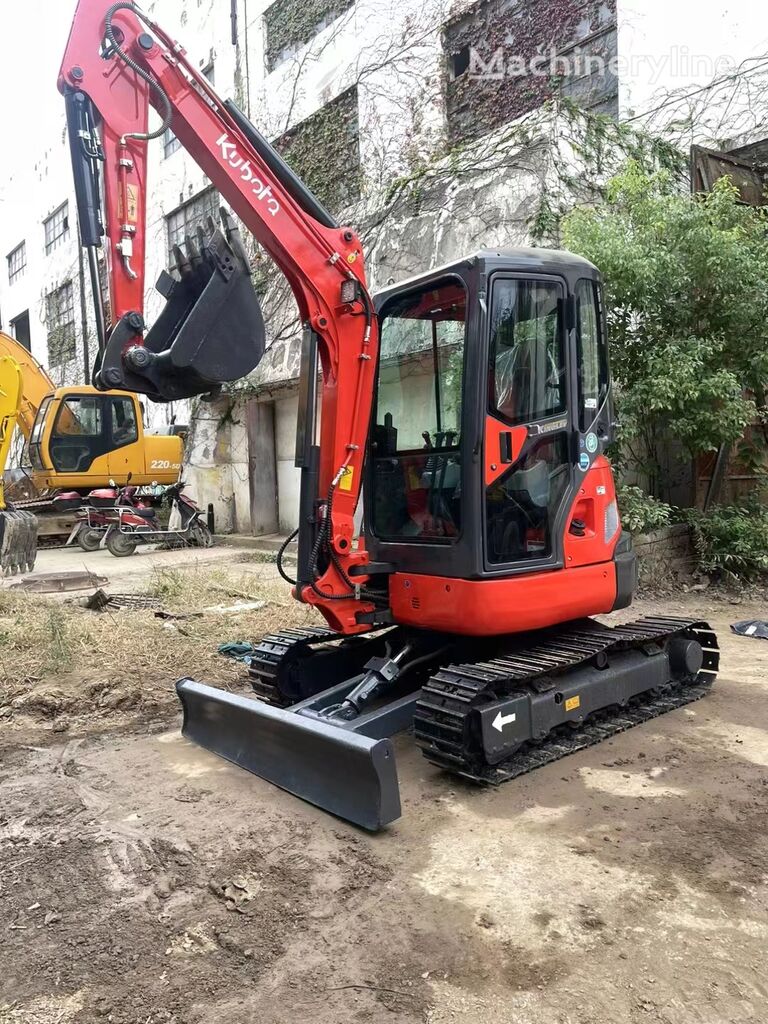 حفارة مجنزرة Kubota U35