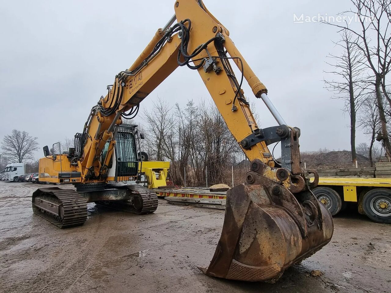 حفارة مجنزرة Liebherr R 914B HDSL