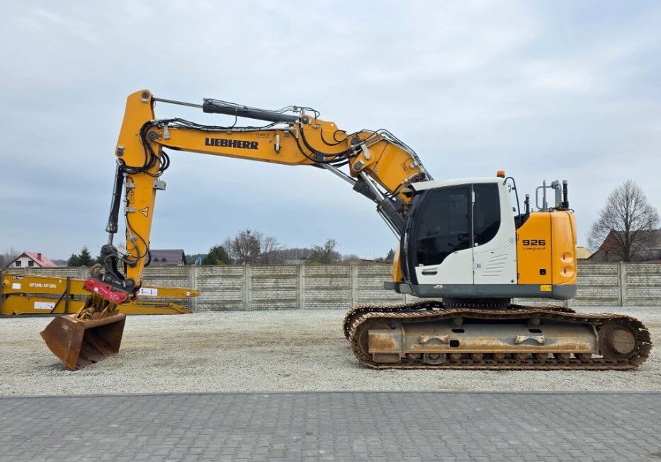 Liebherr R926 Compact crawler excavator