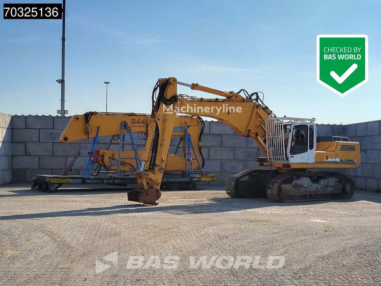 Liebherr R944 UHD - Extendable Undercarriage tracked excavator - Machineryline