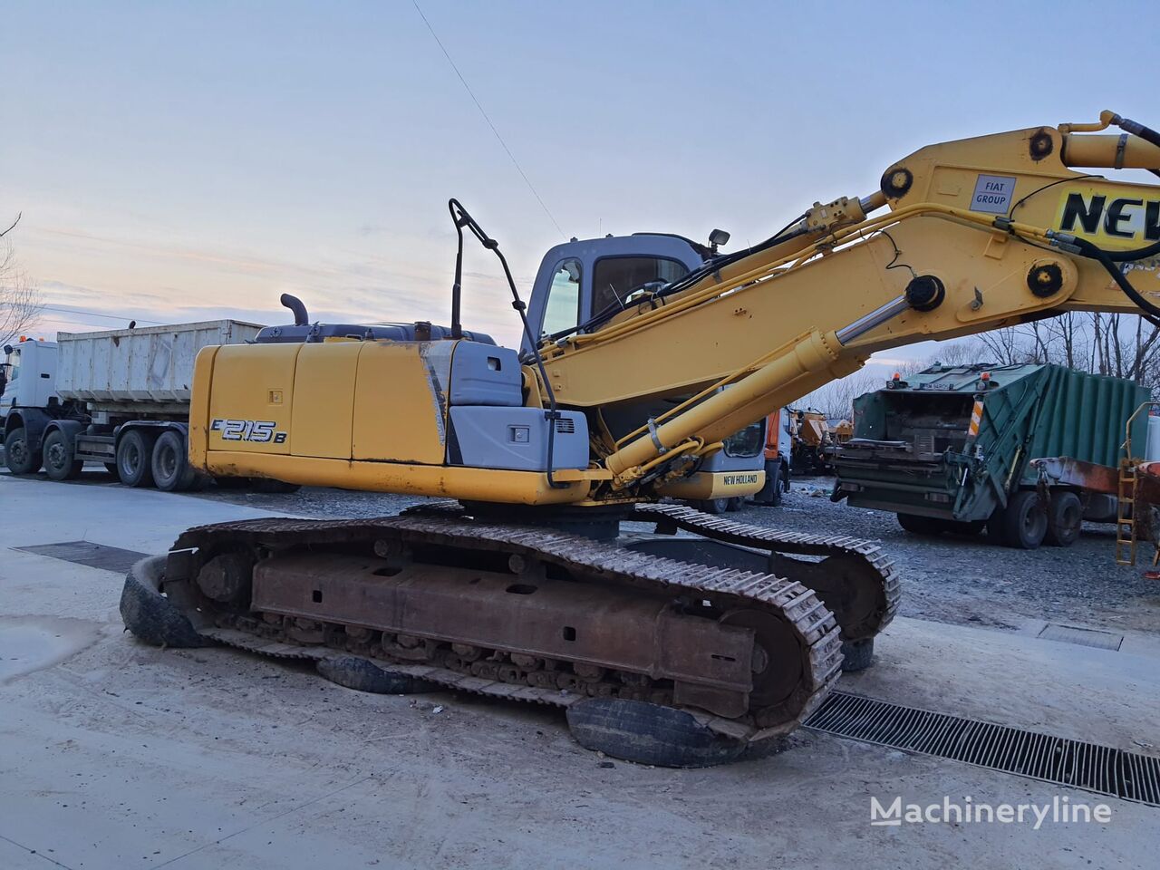 гусеничный экскаватор New Holland E215B