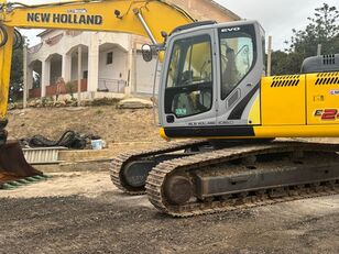 pelle sur chenilles New Holland E245B