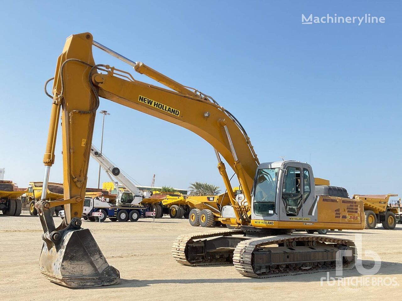 pelle sur chenilles New Holland E385C