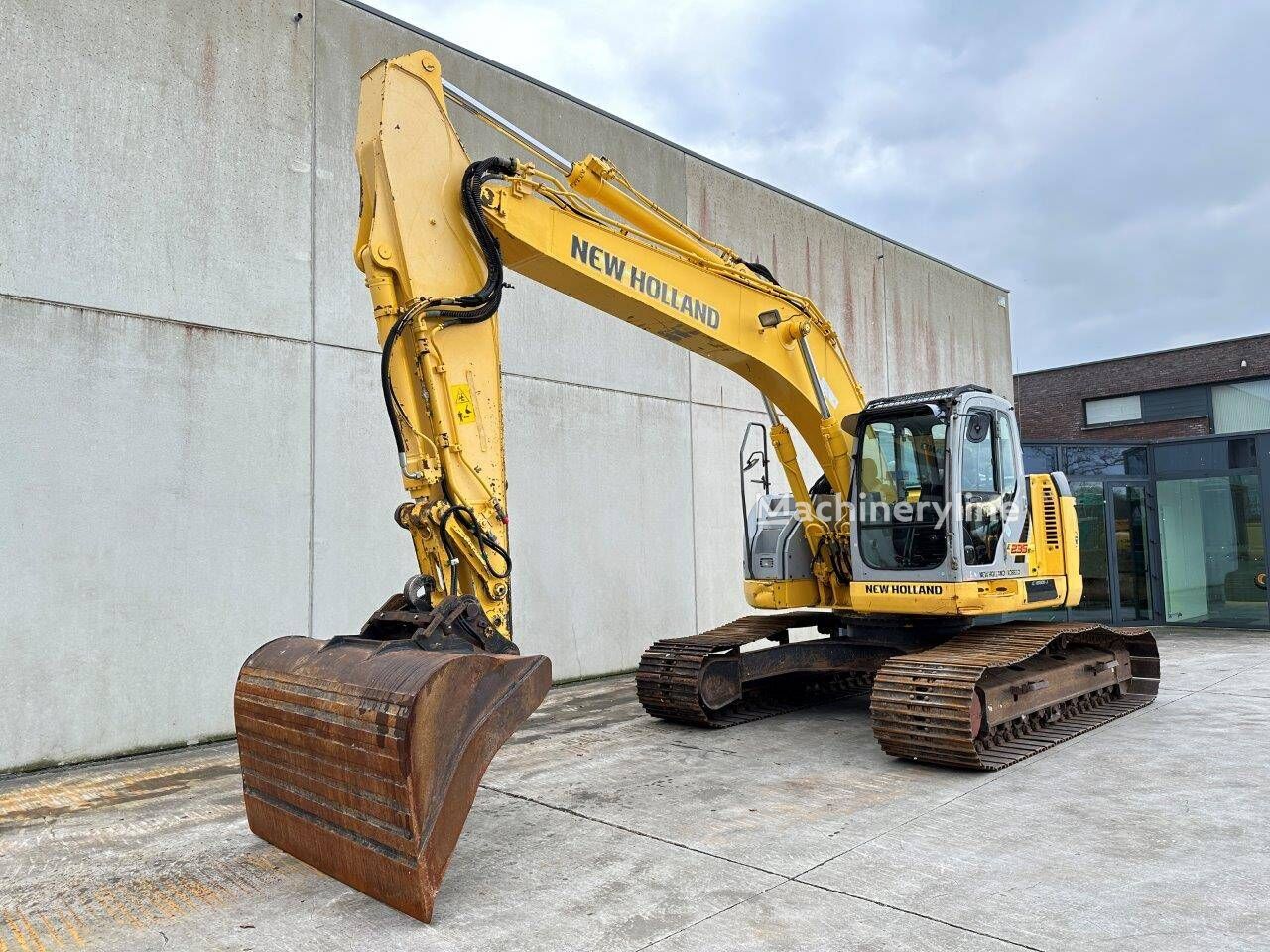 New Holland Kobelco E235BSR-2 tracked excavator