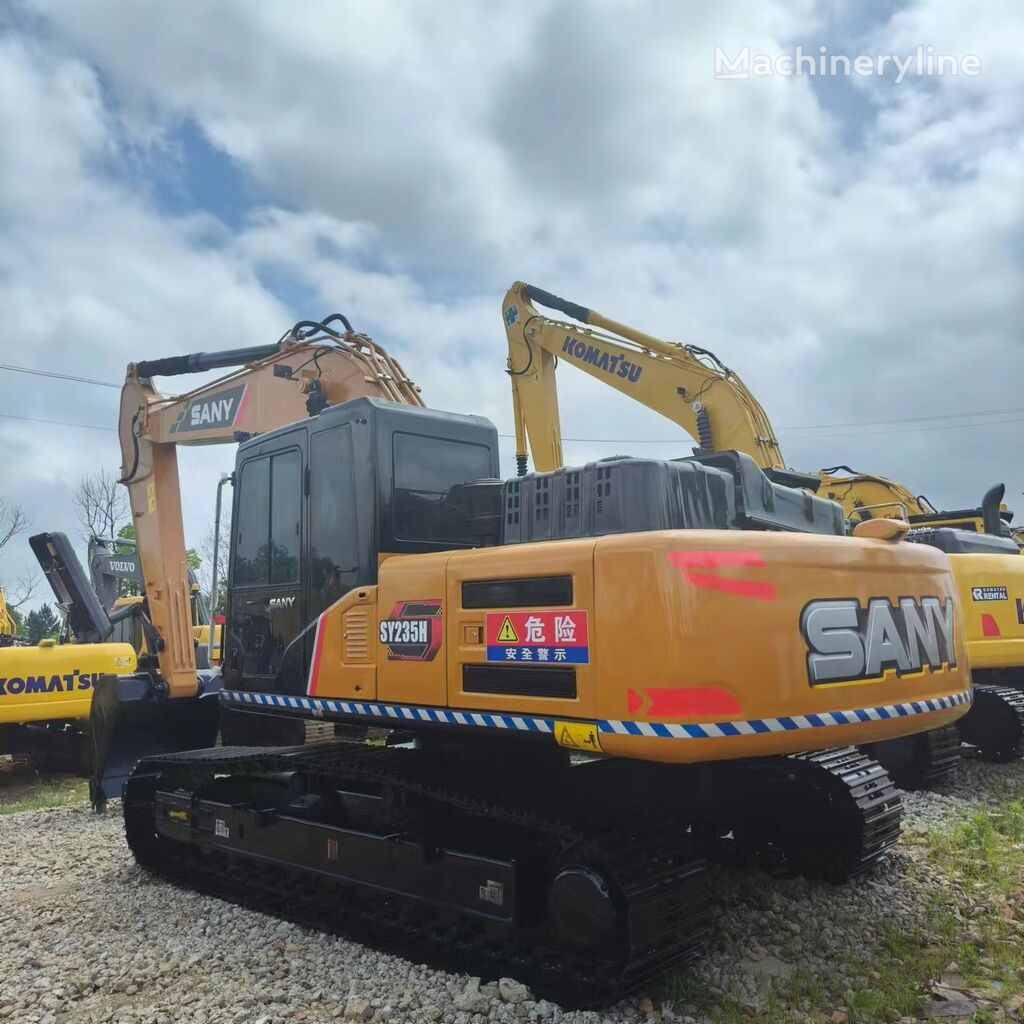 excavator dengan track Sany SY 235