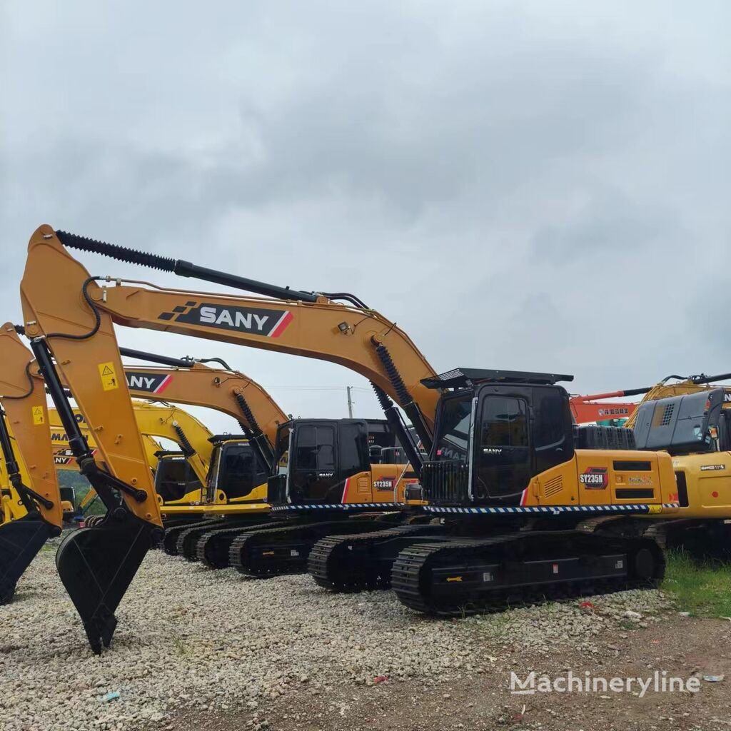 excavator dengan track Sany SY 235H