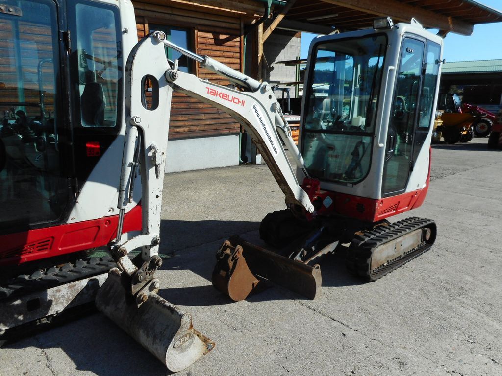 Takeuchi TB 216 Mini lánctalpas forgó-kotró lánctalpas kotrógép