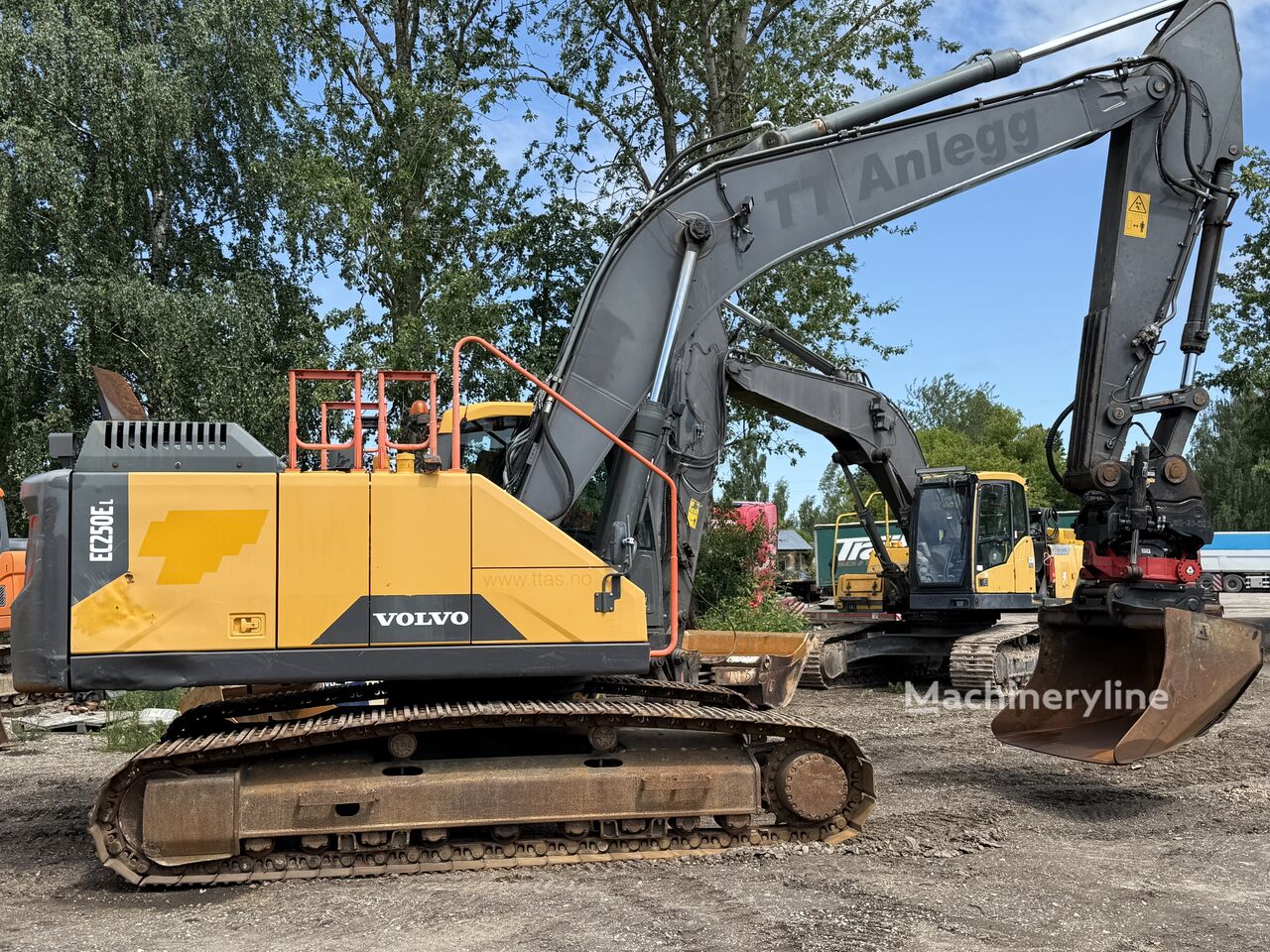 Гусеничный экскаватор Volvo 250e - Machineryline